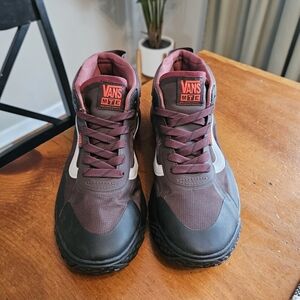 Vans MTE Sneakers - Dark Red and Black